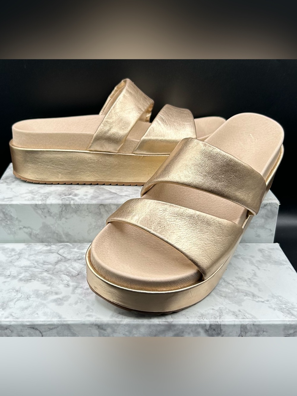 MATISSE Blaine Metallic - Gold- Leather Platform Slide Sandals. Size 10